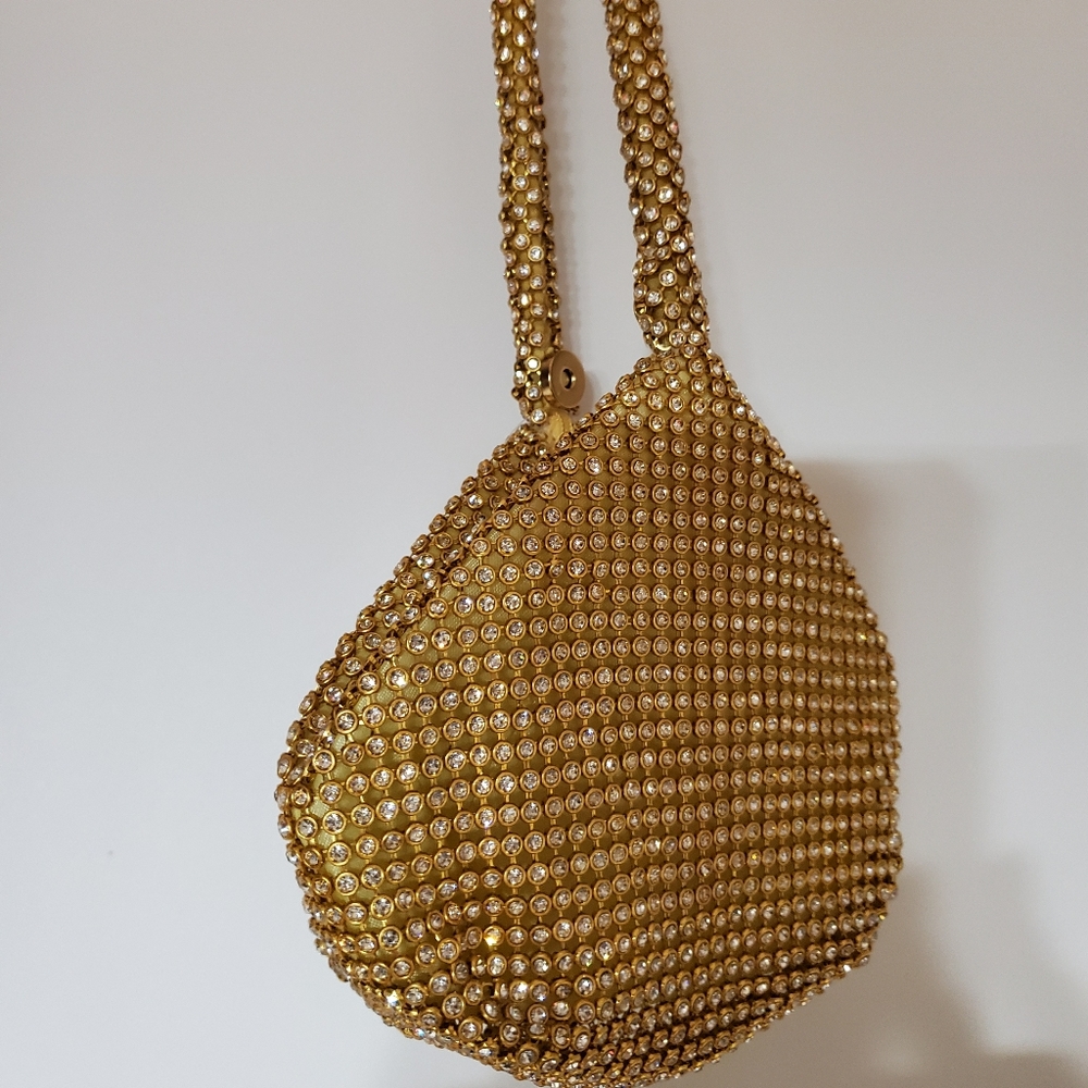 Beautiful gold color wristlet - Picture 7 of 8